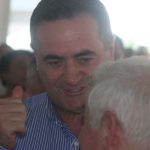השר כץ לפני תחילת הטקס