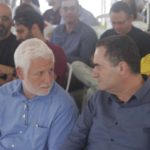 הראל (משמאל) עם כץ מעלים זכרונות