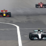 וולטר בוטאס בפרארי לפני מכונית רד בול