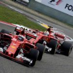 ראייקונן בפרארי מעכב את ווטל בפרארי בחלקו הראשון של המרוץ