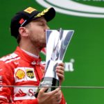 ווטל עם הגביע עבור המקום השני