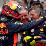 וורסטפאן חוגג עם המכונאים