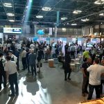 הקהל באולם 1 בגני התערוכה;