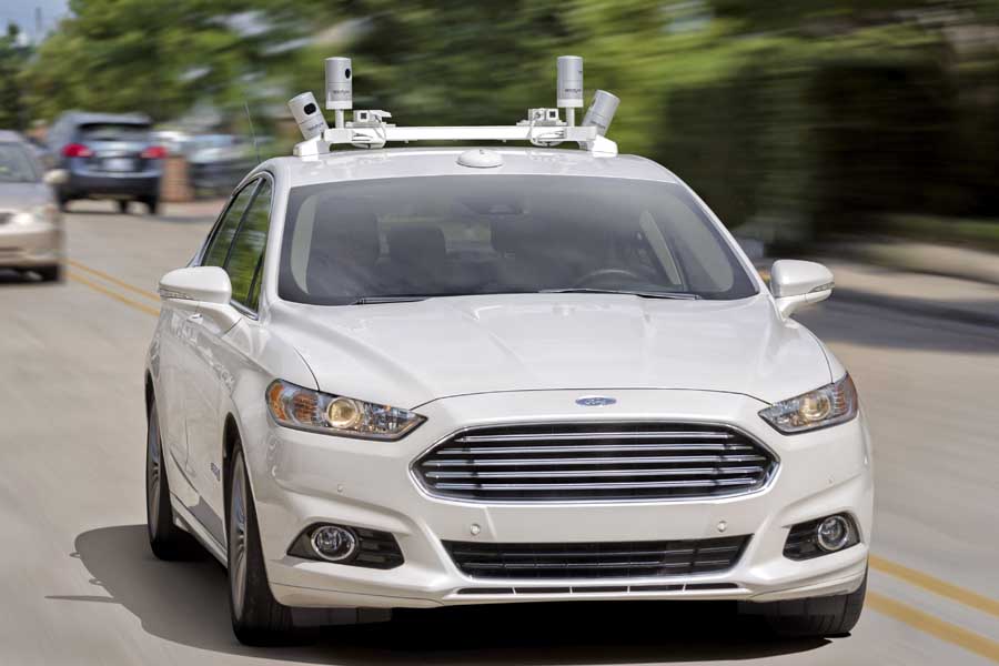 פורד פיוז'ן הייבריד מכונית מבחן עם מערכות נהיגה אוטונומית (פורד)